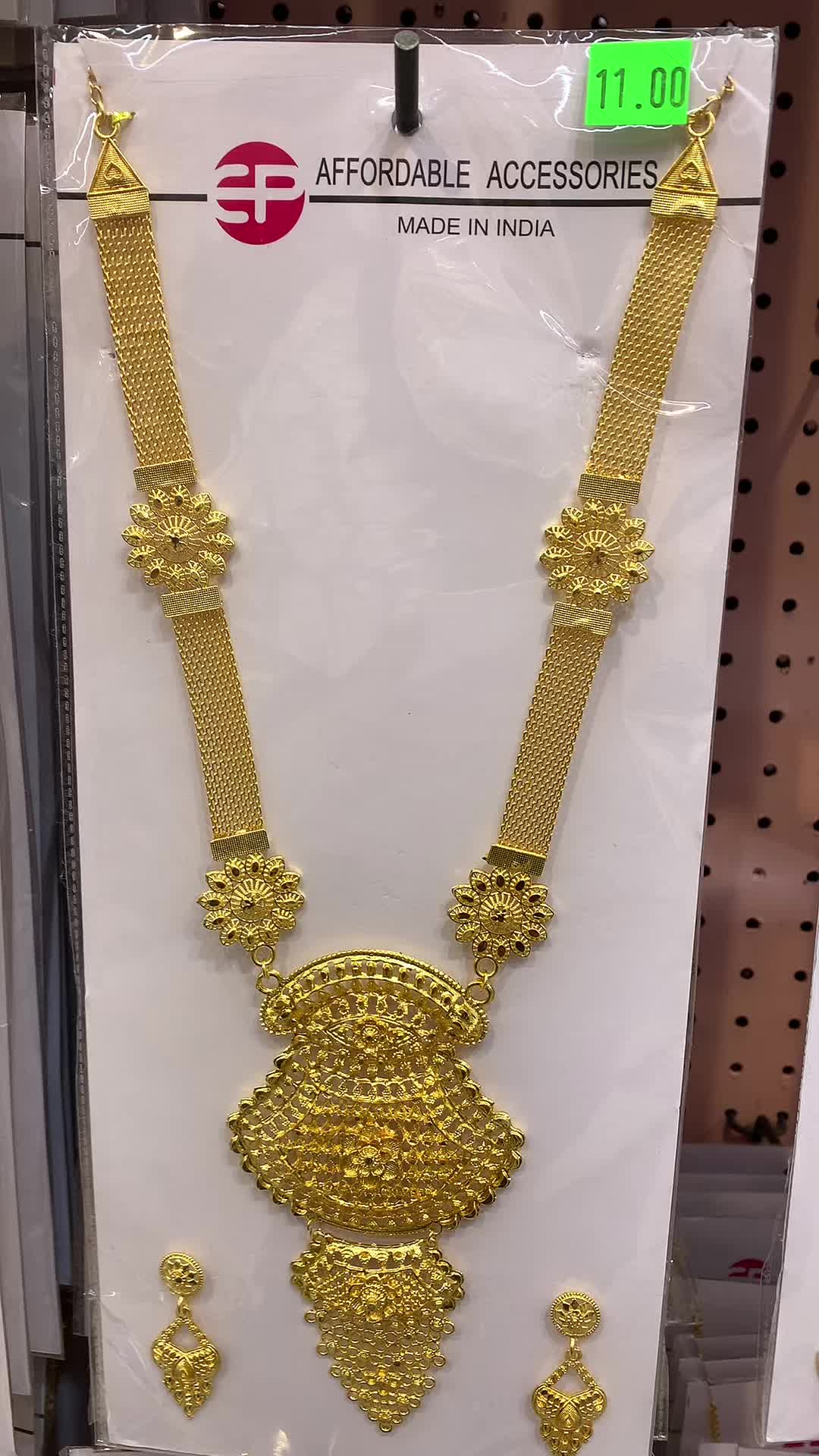 @Earrings Plaza