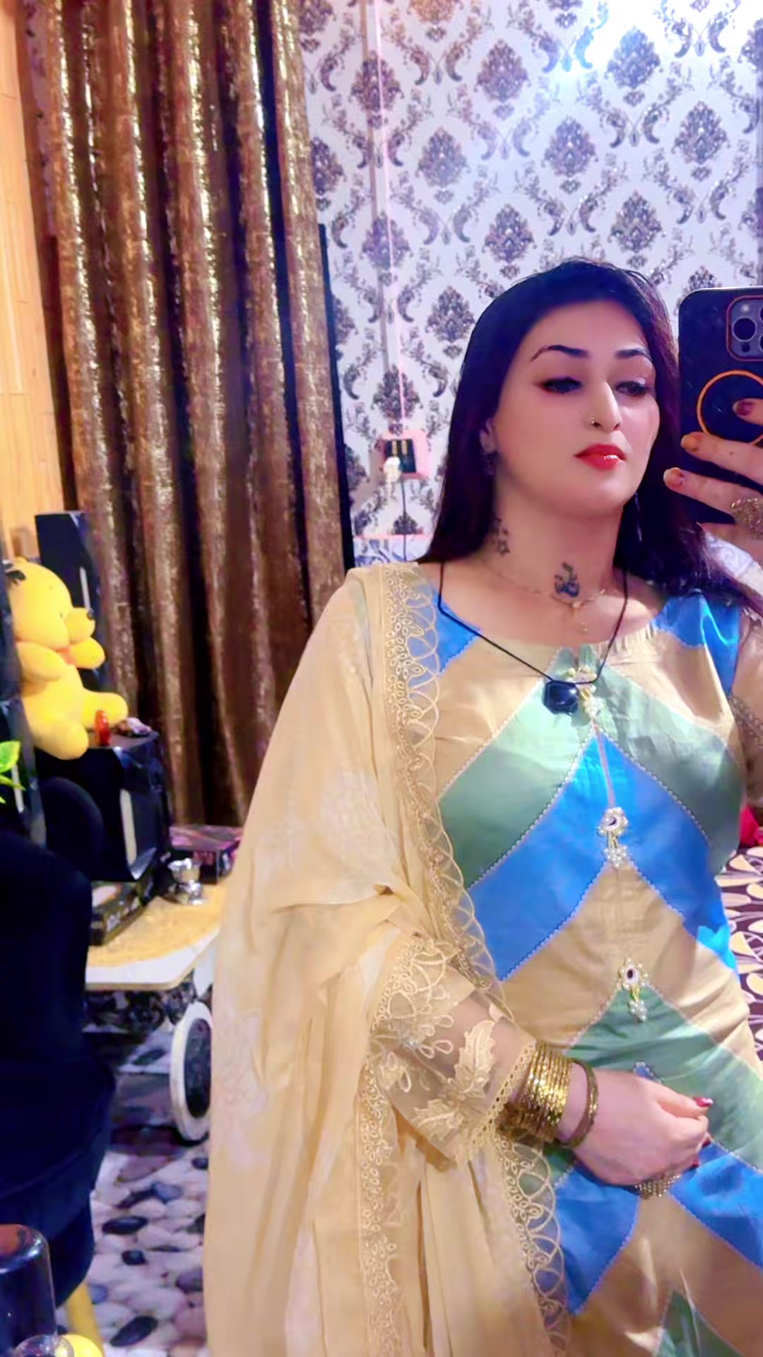 @Misses Karachi zindage