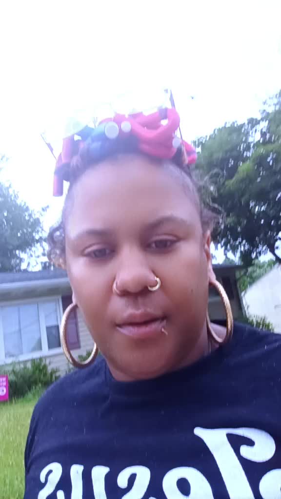 @(THE PRETTY PLUG ) UNEEK