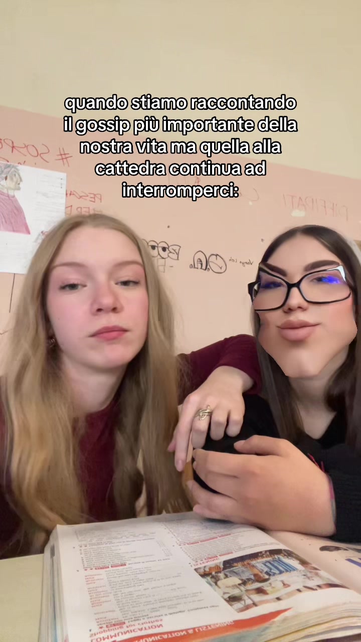 @👩🏼👩🏻