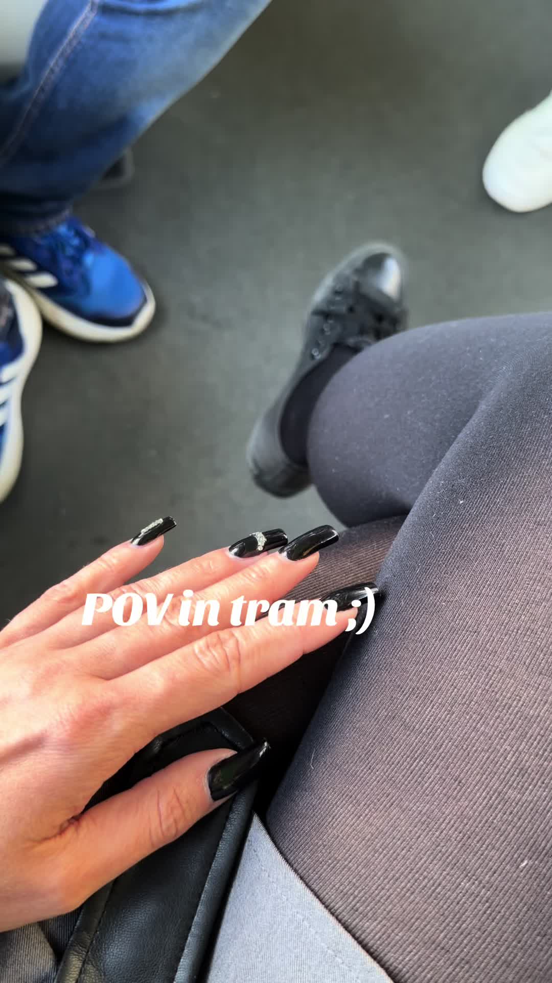 @theveluora