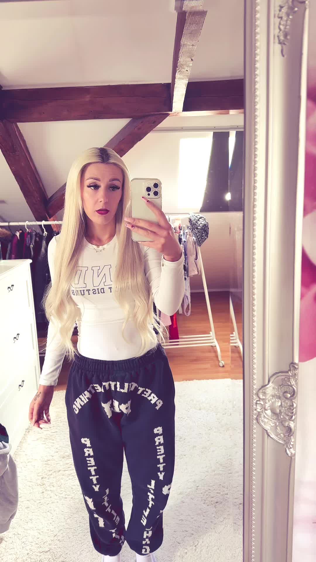 @J1na_J1na_Official_