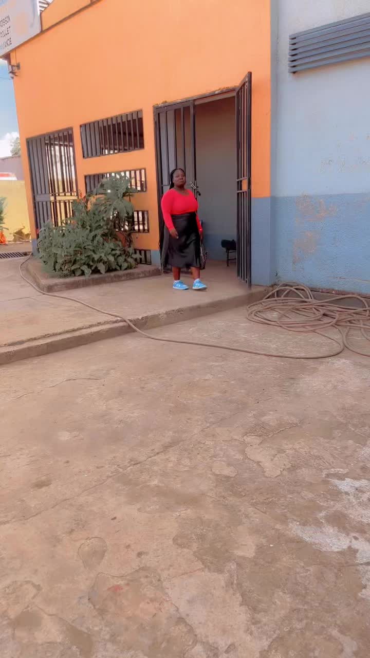 @Gloria Ntumba