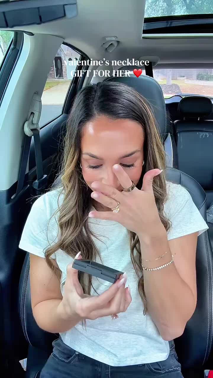 @GlossyChicGoddess