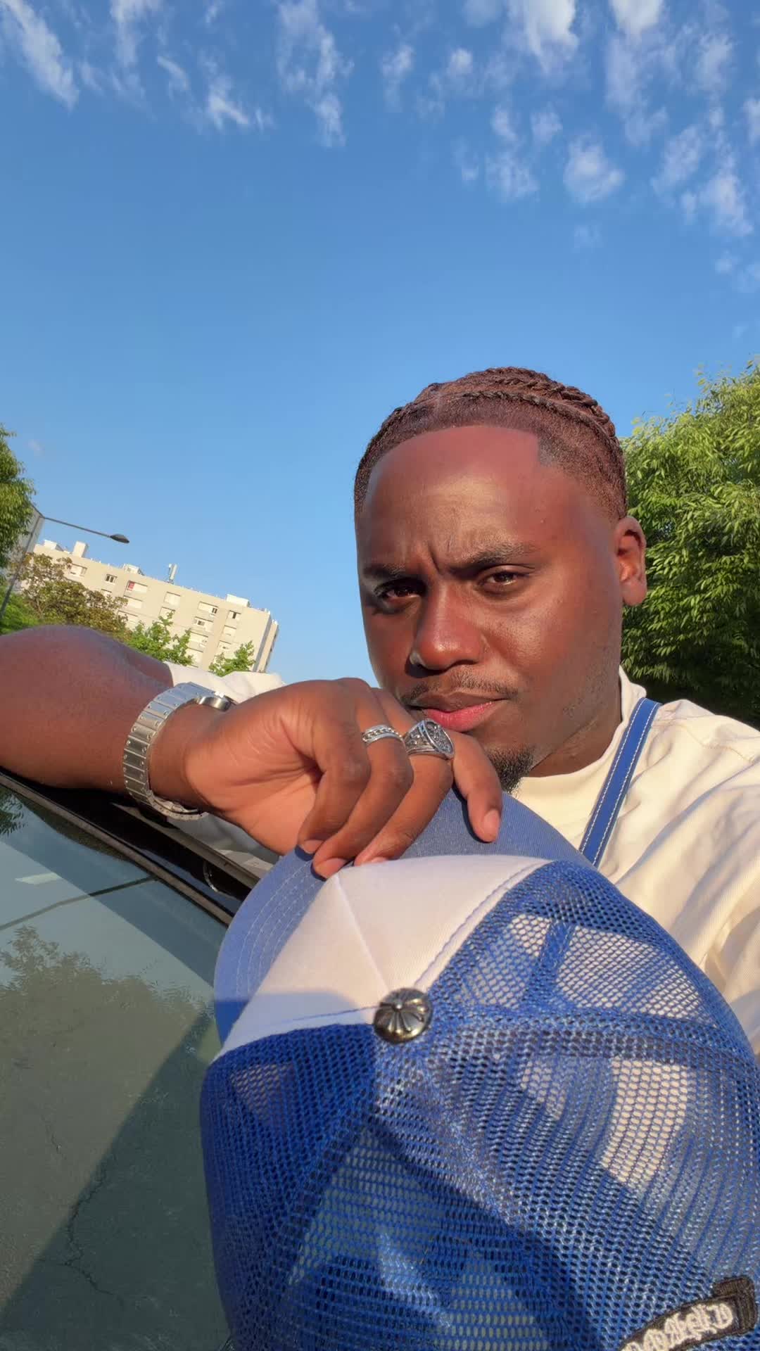 @CHЯIS 🧢