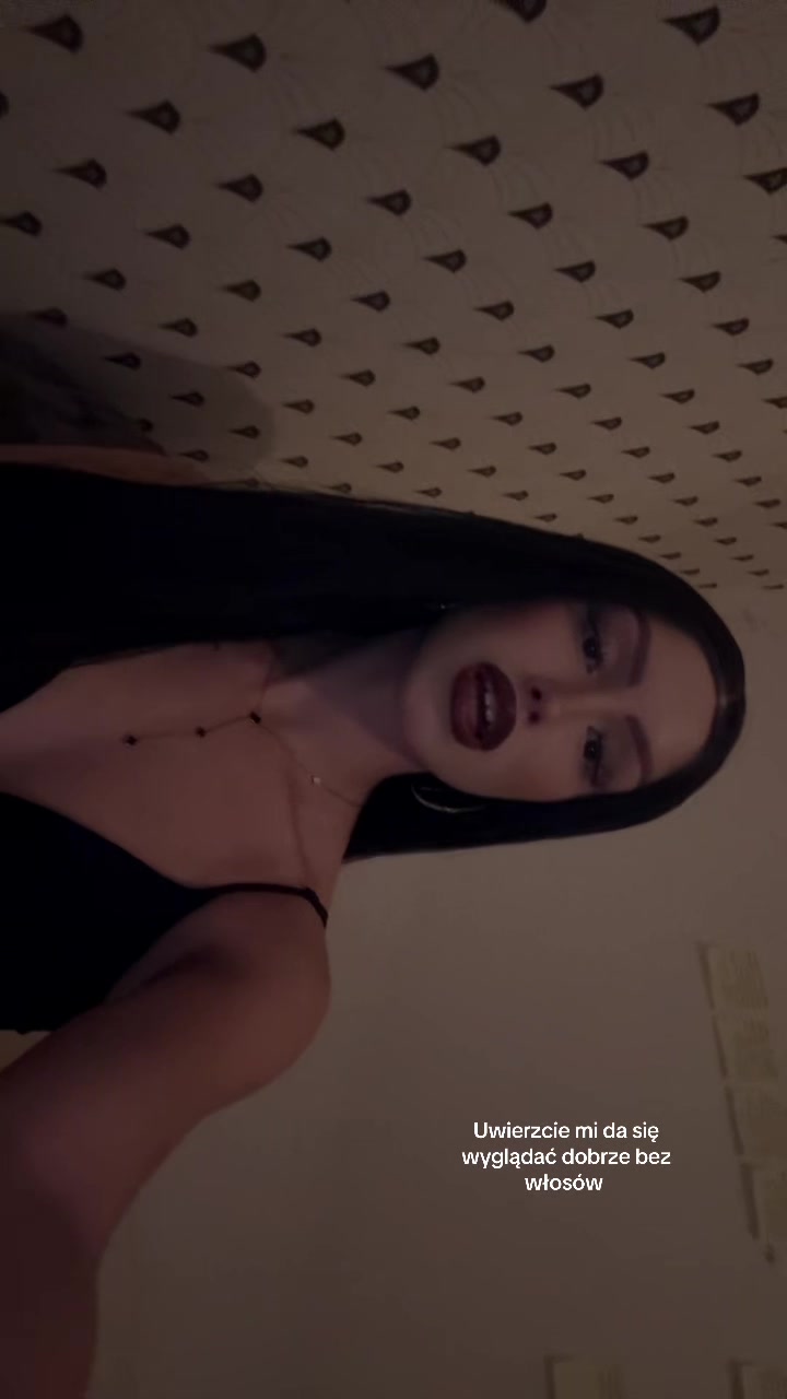 @alastraz_