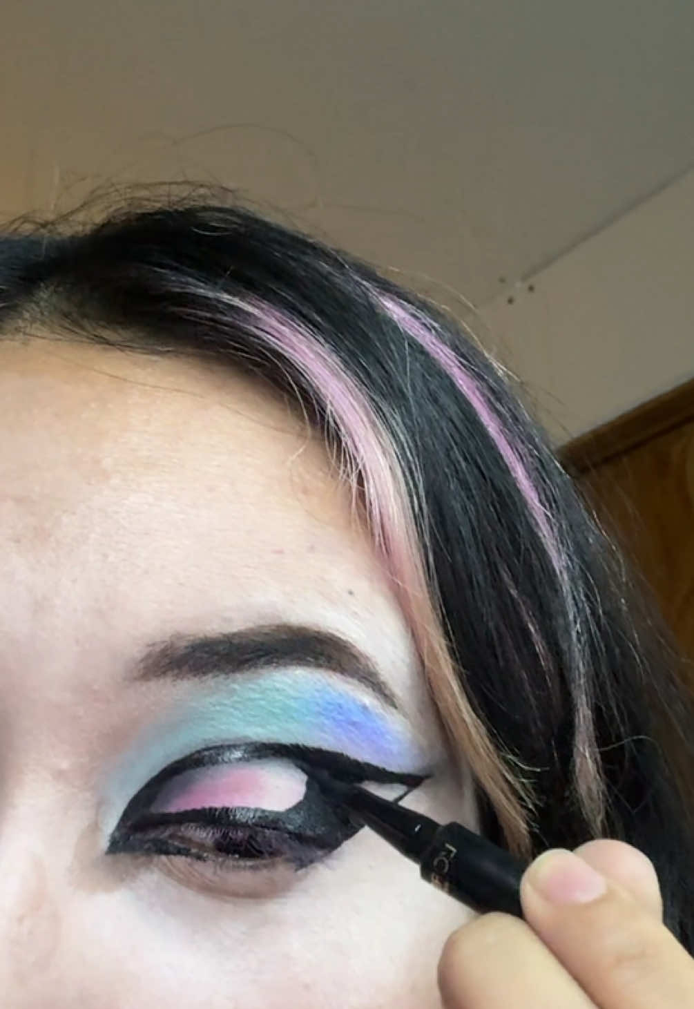@🧚🏼&zwj;♂️