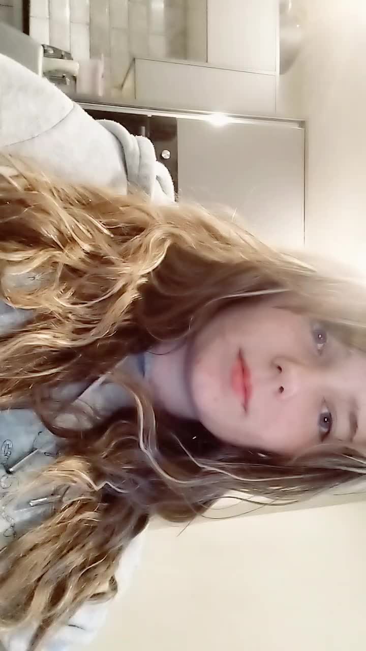 @Ellie🎤🕷