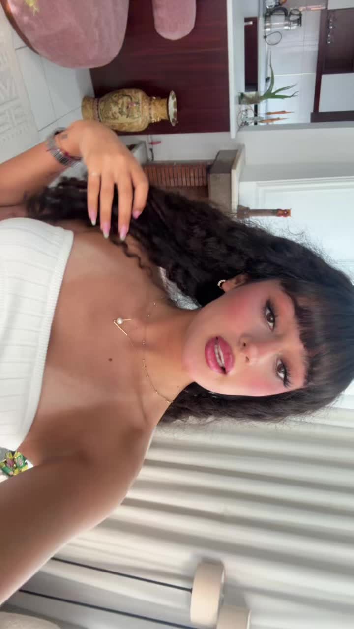 @iihelliyaa