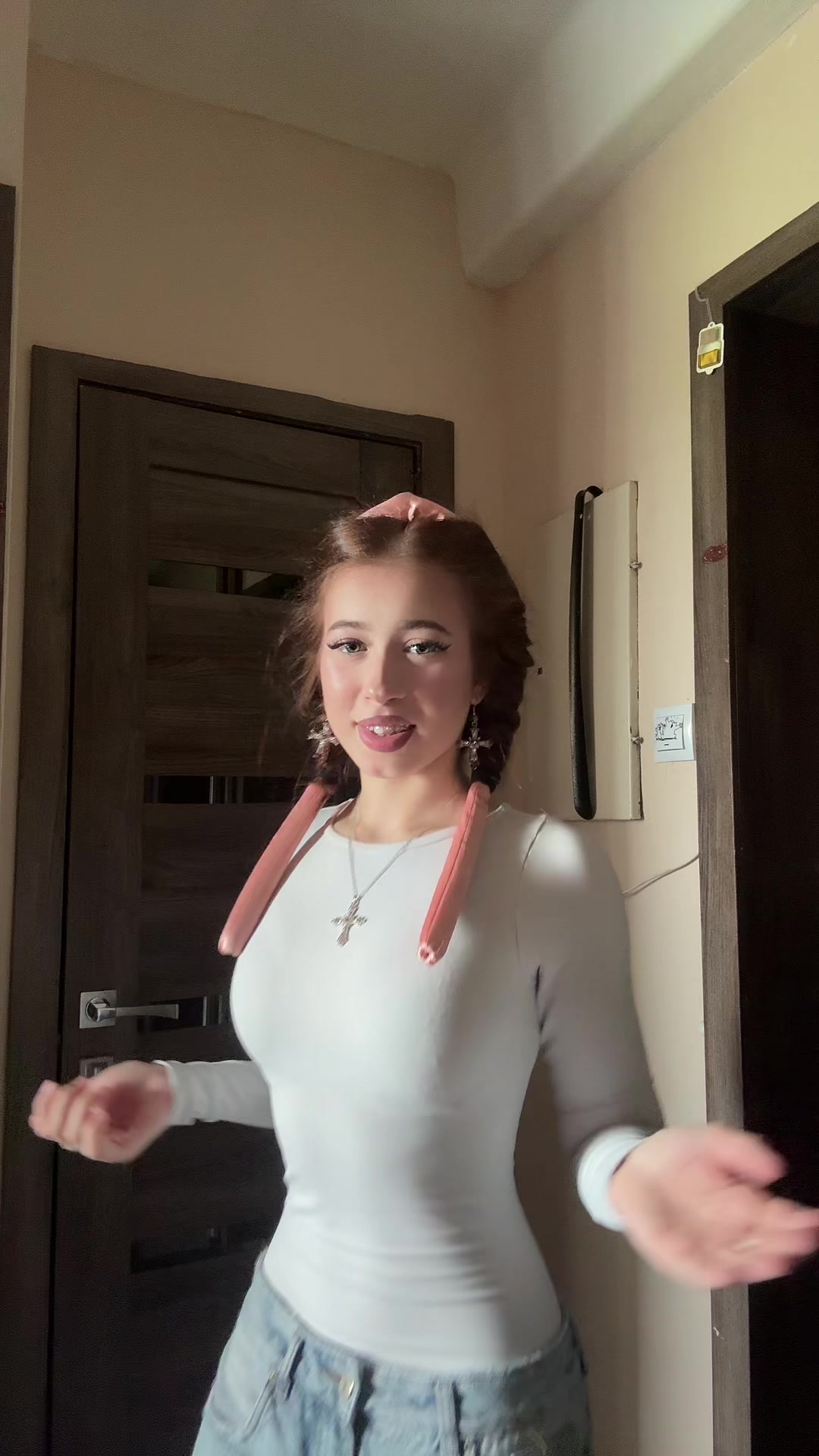 @…