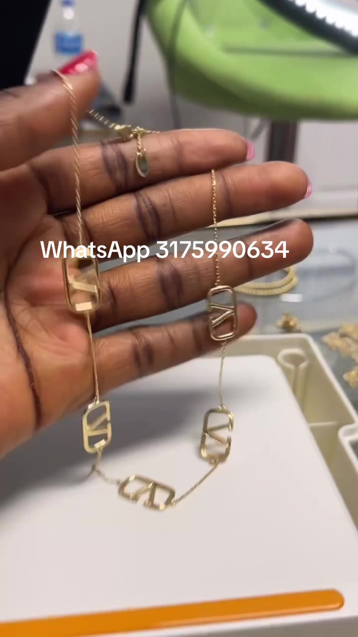@Holafashionhouse