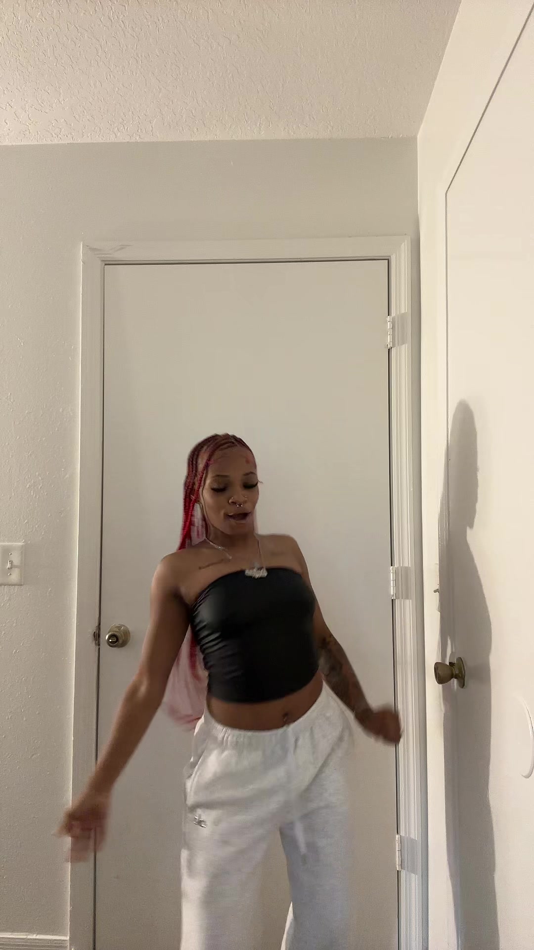 @👩🏽&zwj;❤️&zwj;💋&zwj;👩🏽