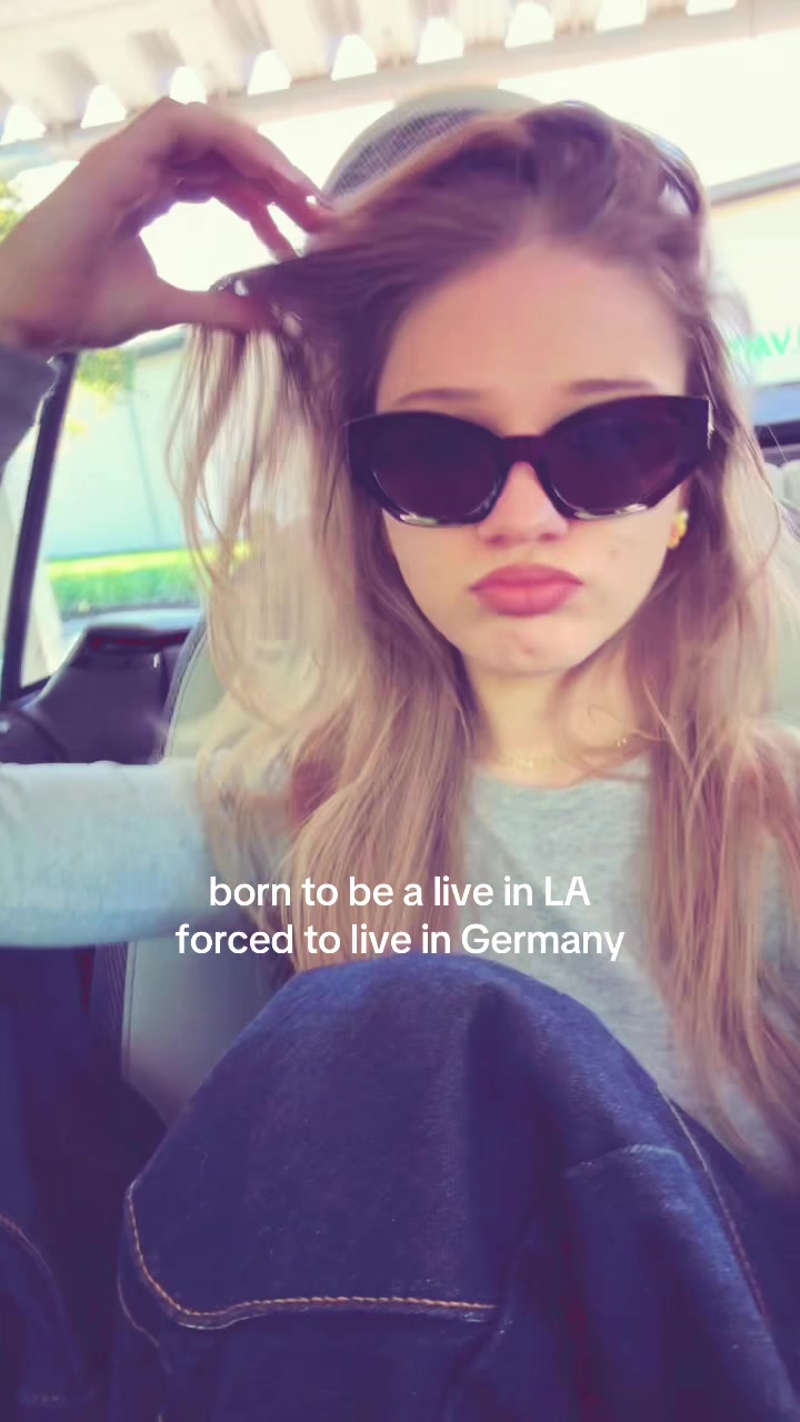 @iknowviktoriasecret