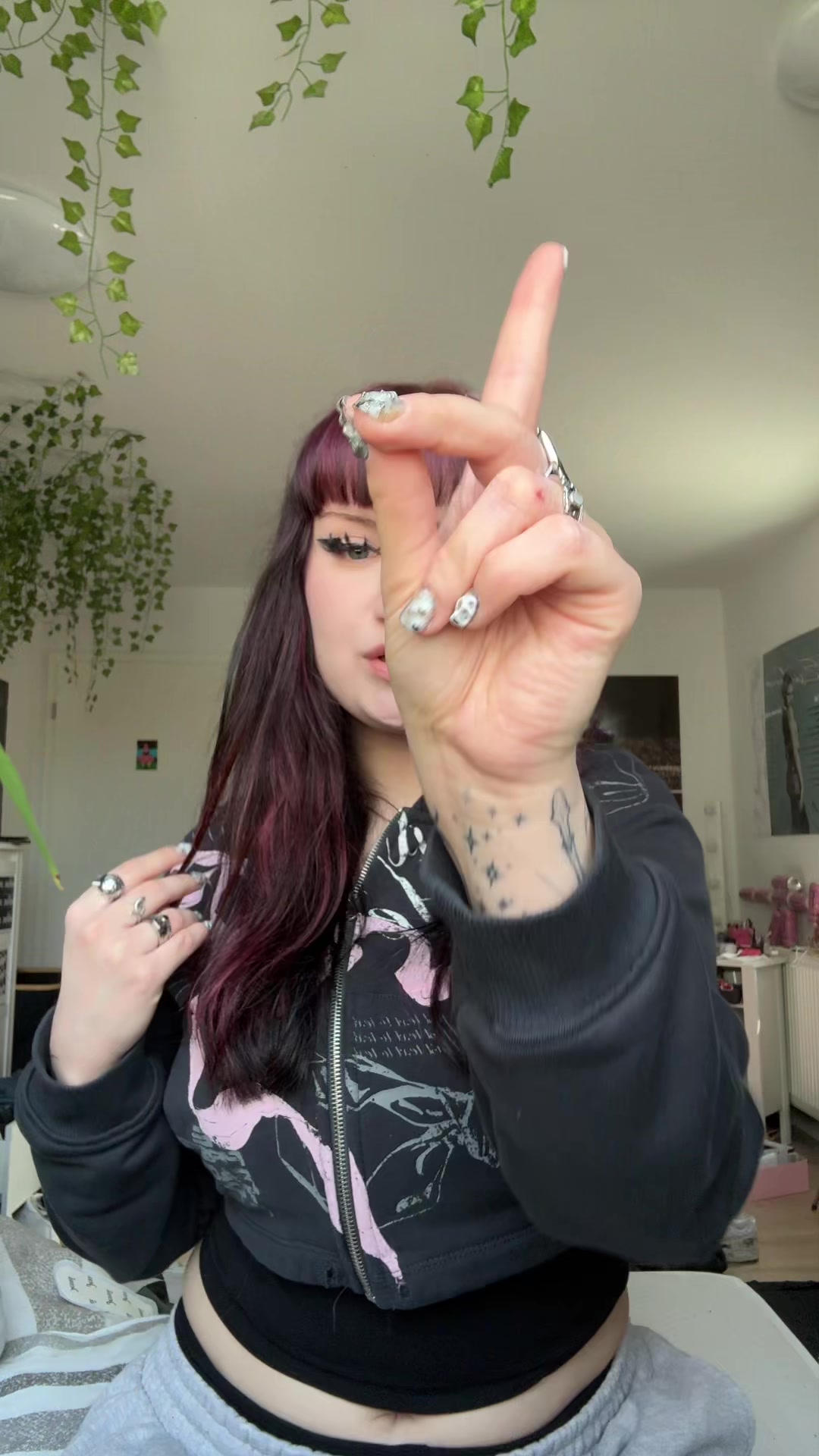 @lwyah . • ☆ . ° .•