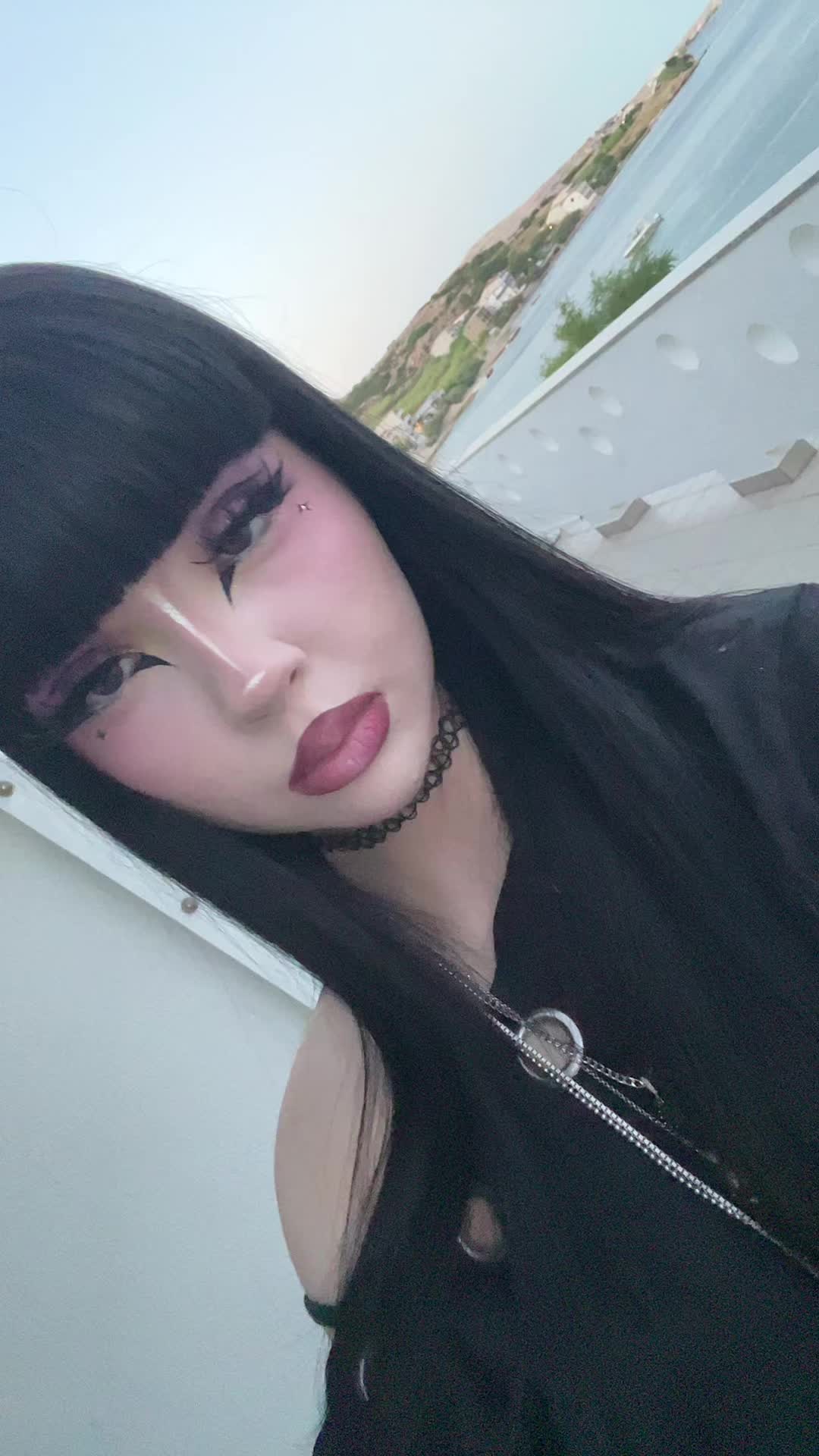 @Ava