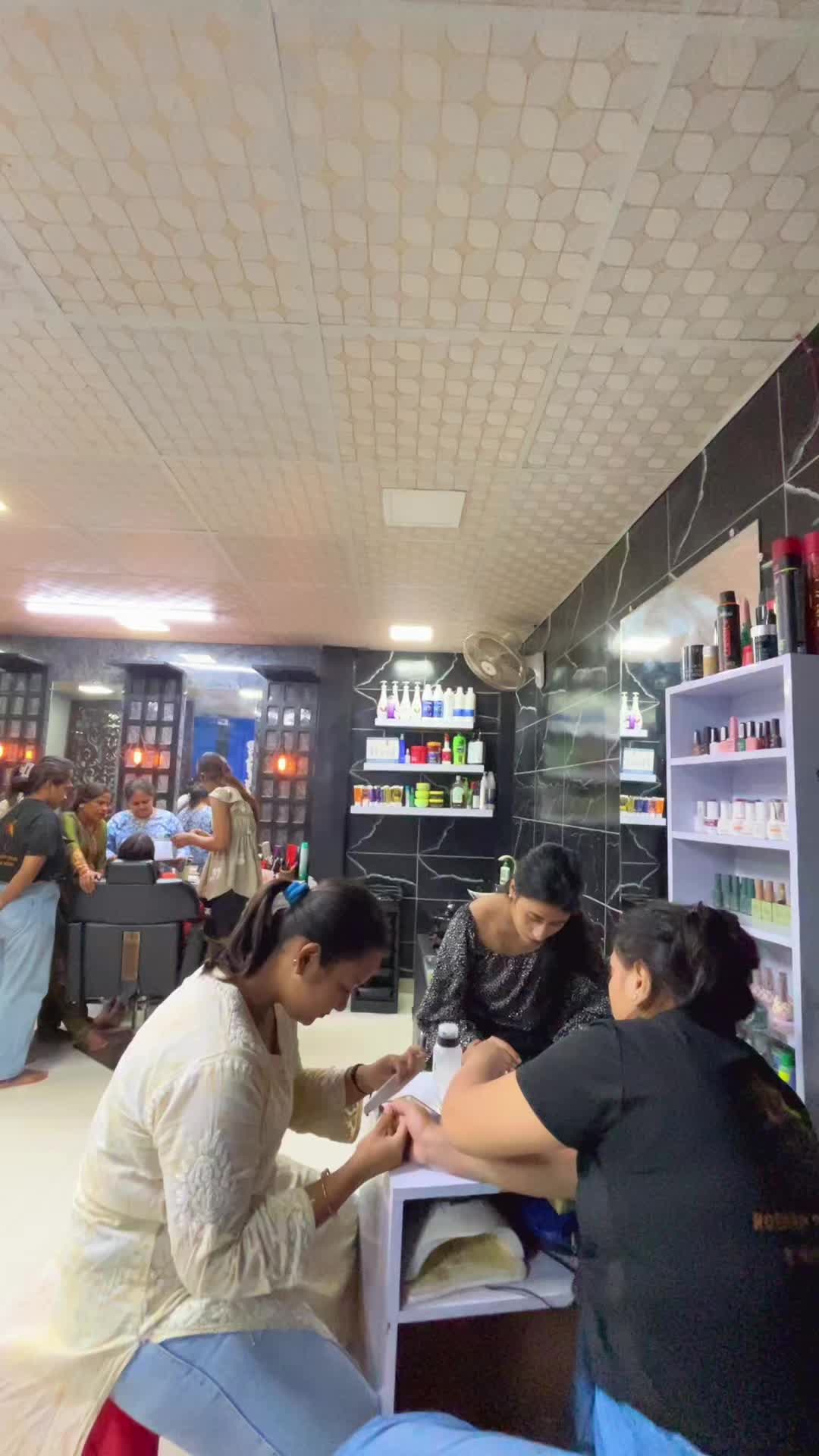 @Roshani beauty salon