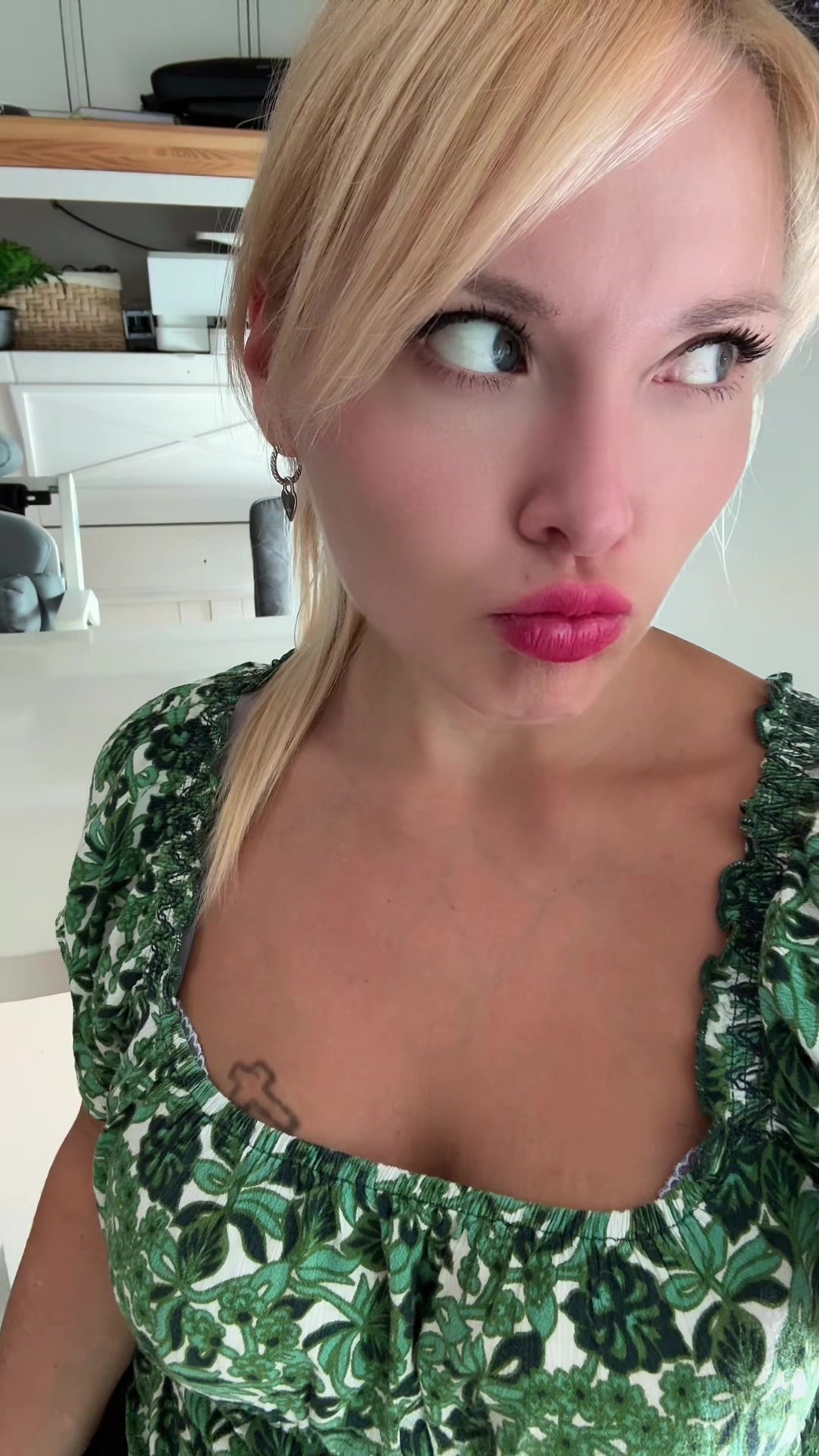 @Anika_Carina🦅