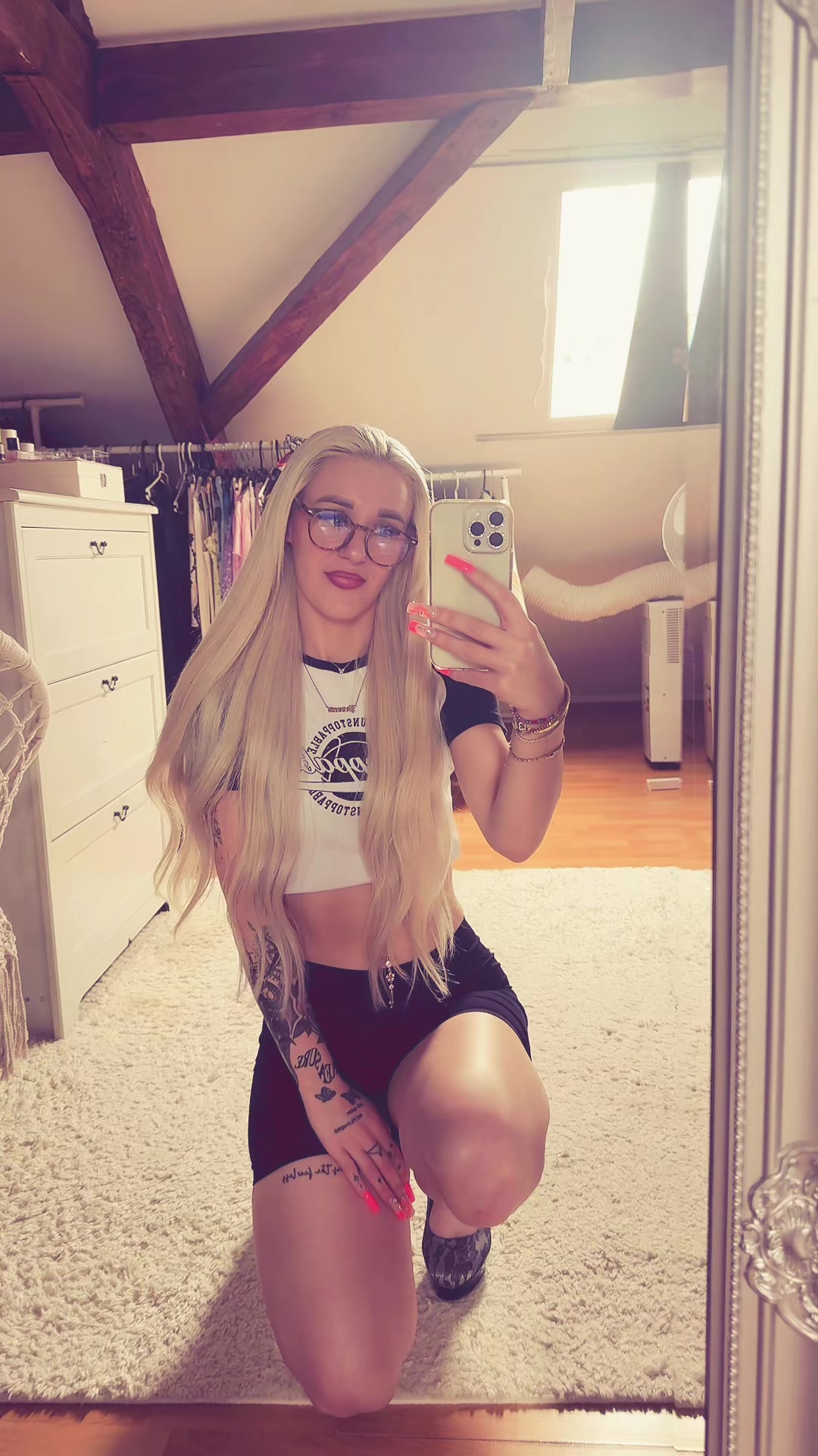 @J1na_J1na_Official_