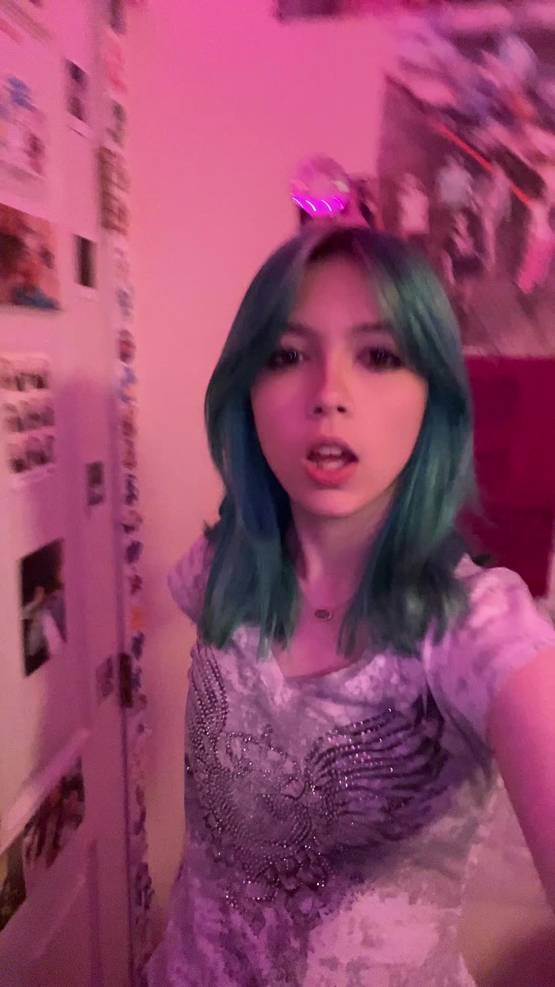 @◞