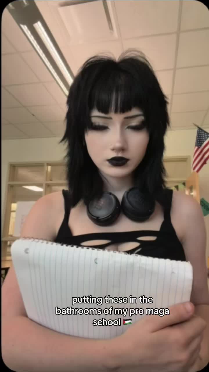 @𝔄𝔯𝔦 𝔍𝔢𝔞𝔫𝔫𝔢 🧛🏻♀️🦇