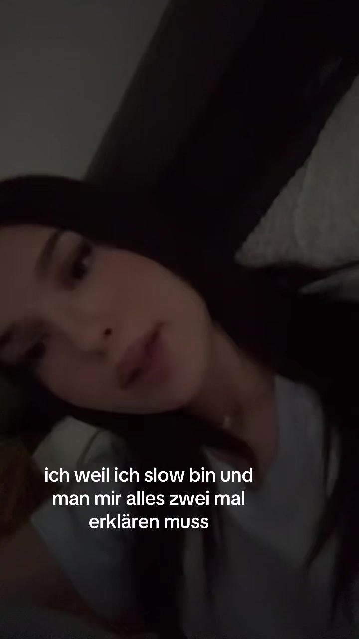 @𑣲𝐸