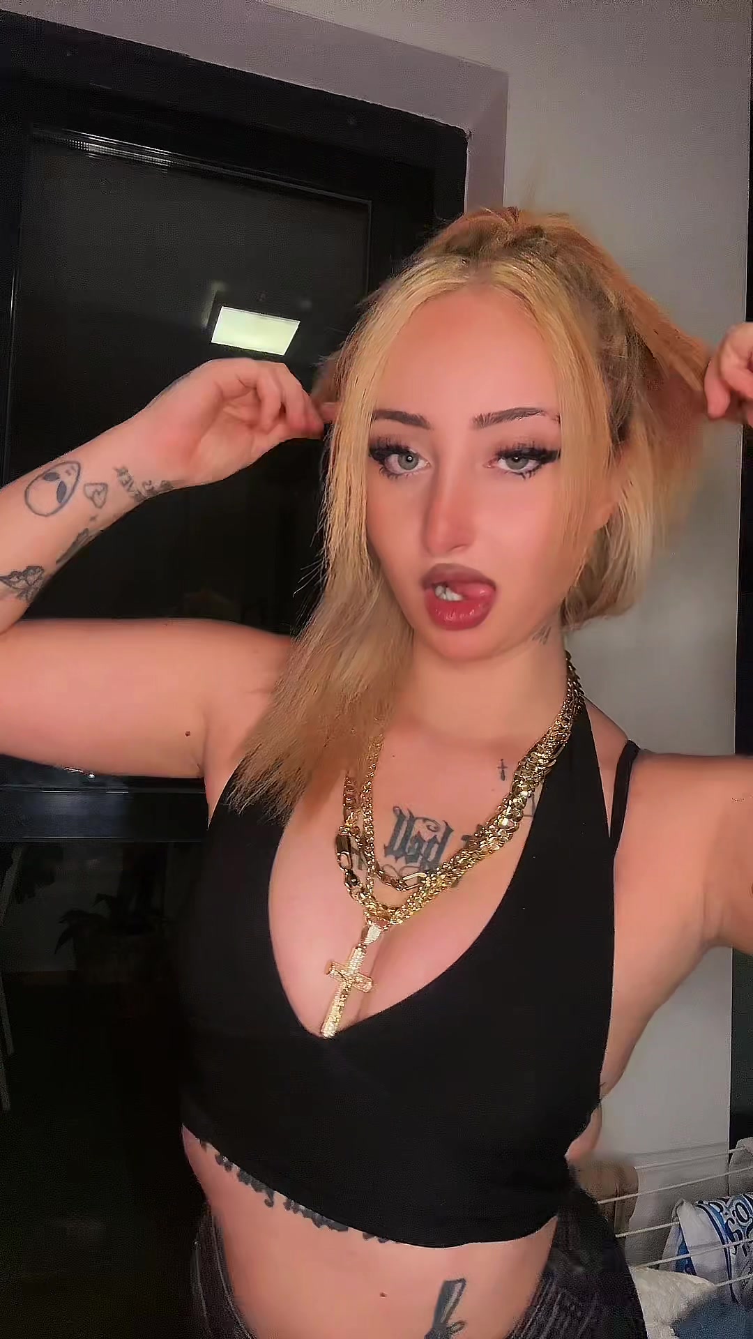 @sikariaxr