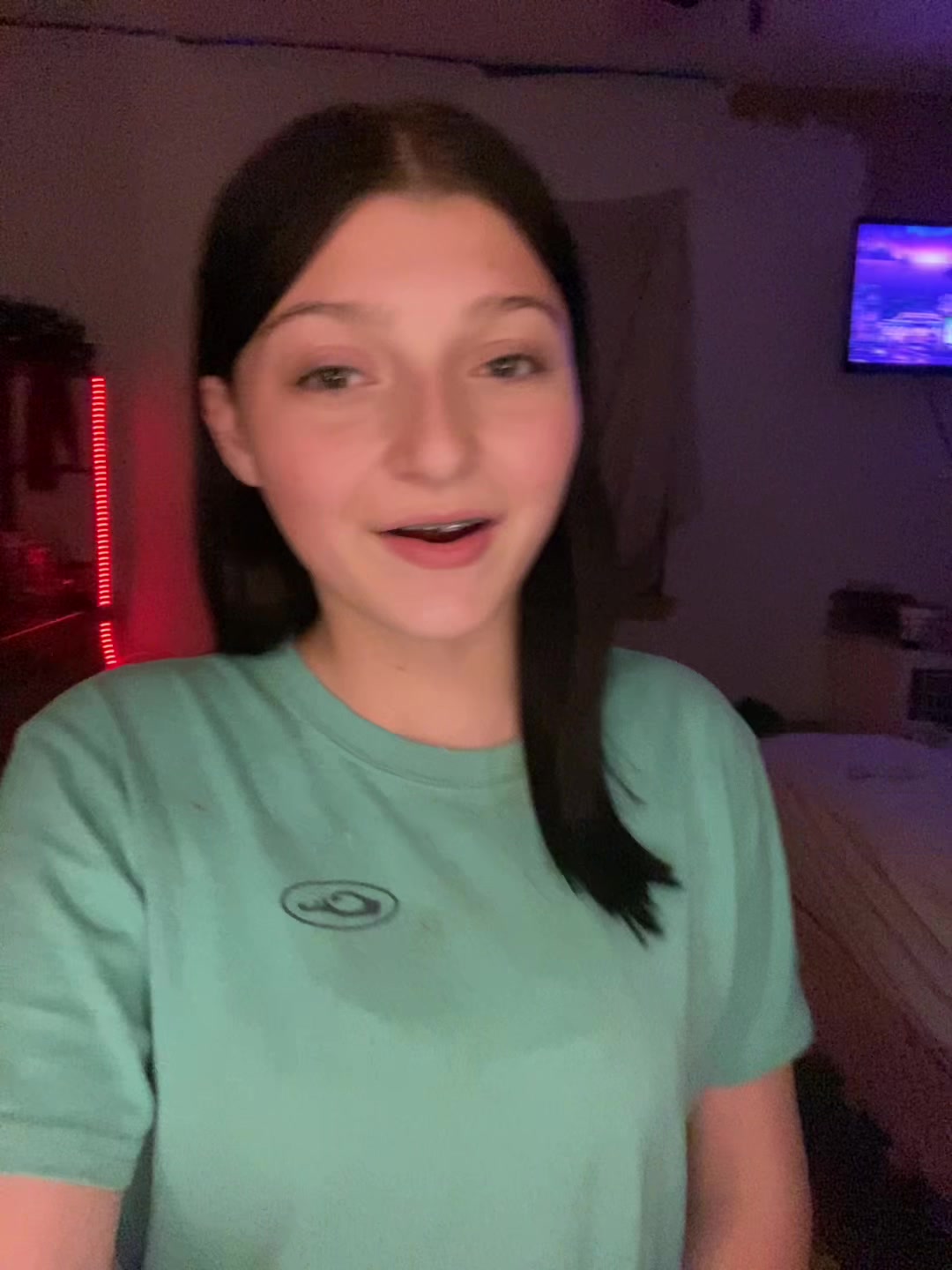 @Em๐๐๐ธ