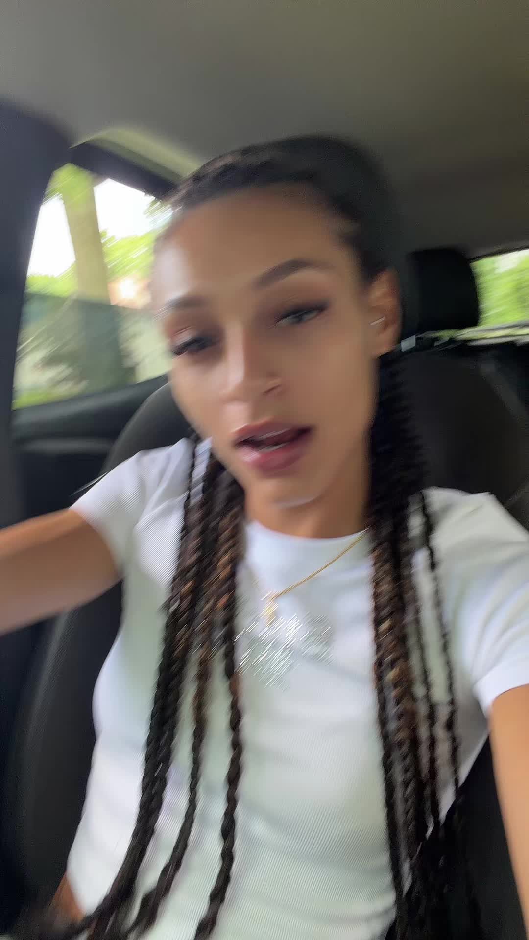 @carleeebaee