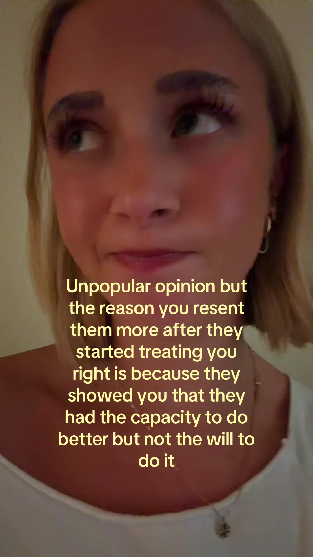 @theelliebarker