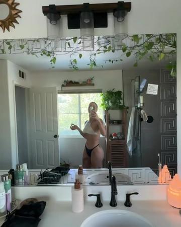 @Nicole Aniston