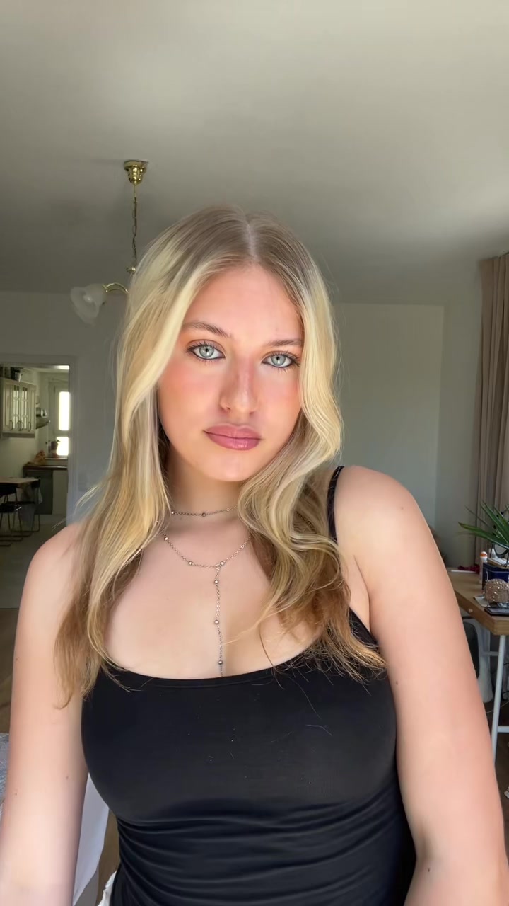 @zoeyjoline_