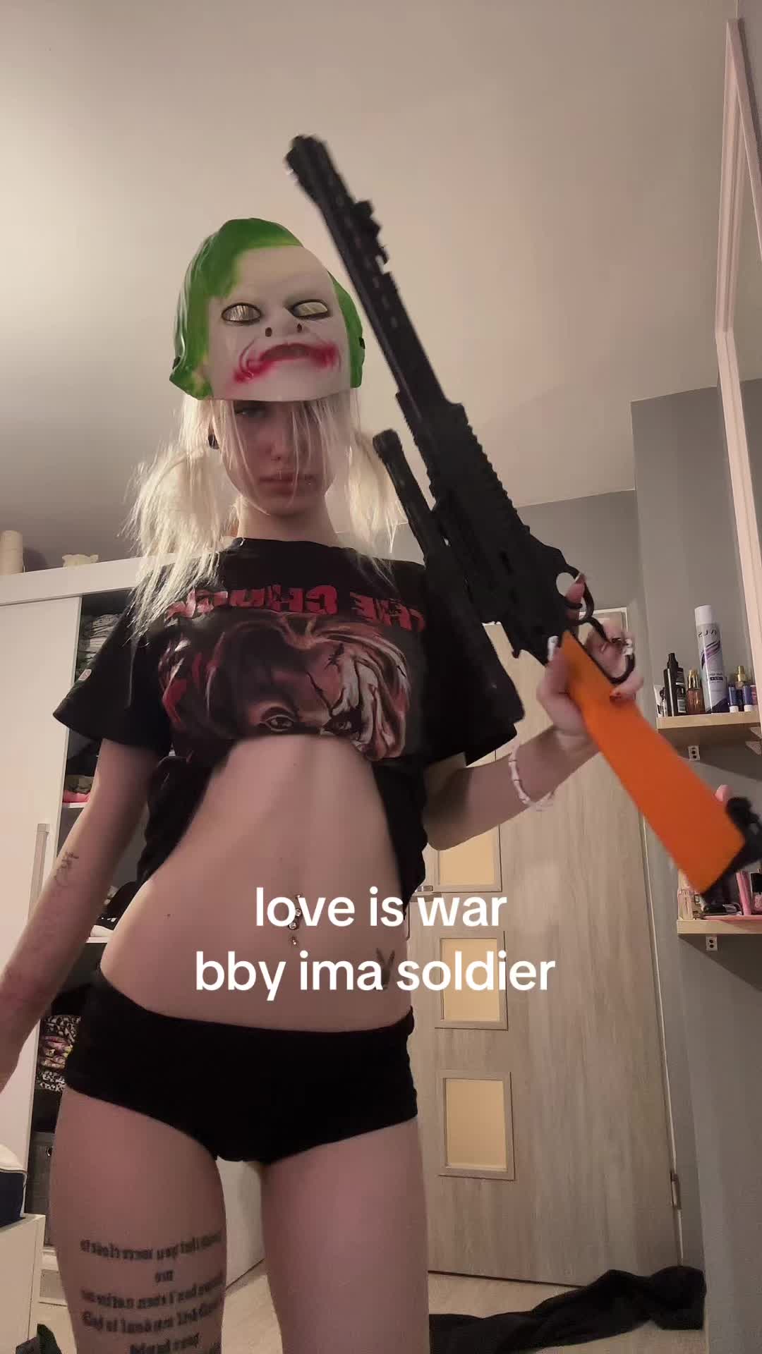 @🙎🏼&zwj;♀️