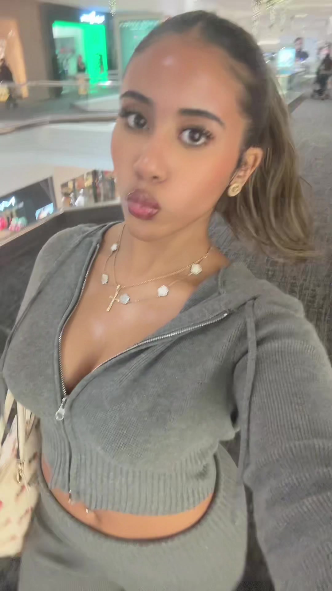 @makayla.