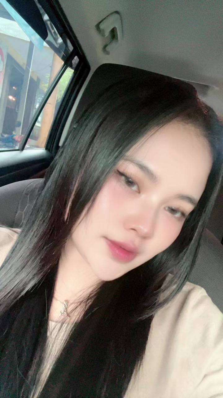 @Anggunamelya27