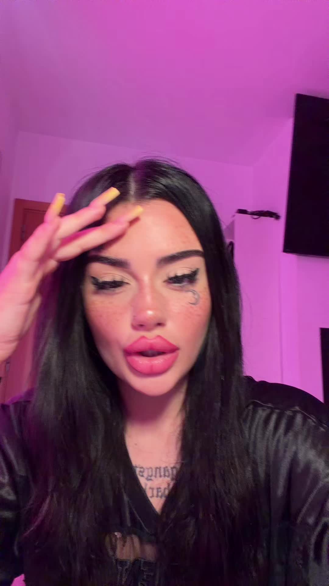 @𝐕 𝐈 𝐓 𝐓 𝐎 𝐑 𝐈 𝐀