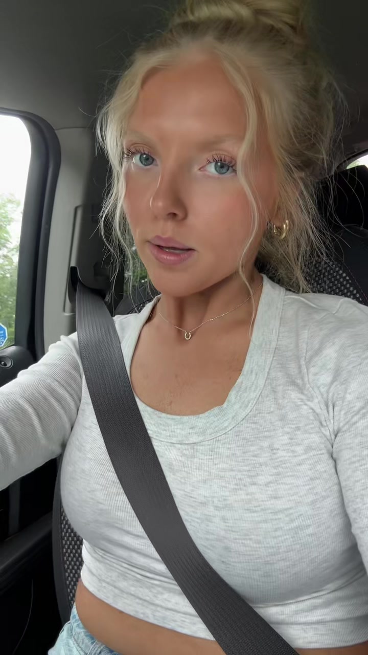 @👱🏼♀️