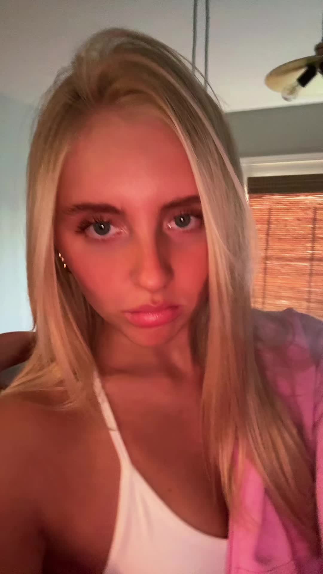 @ava g