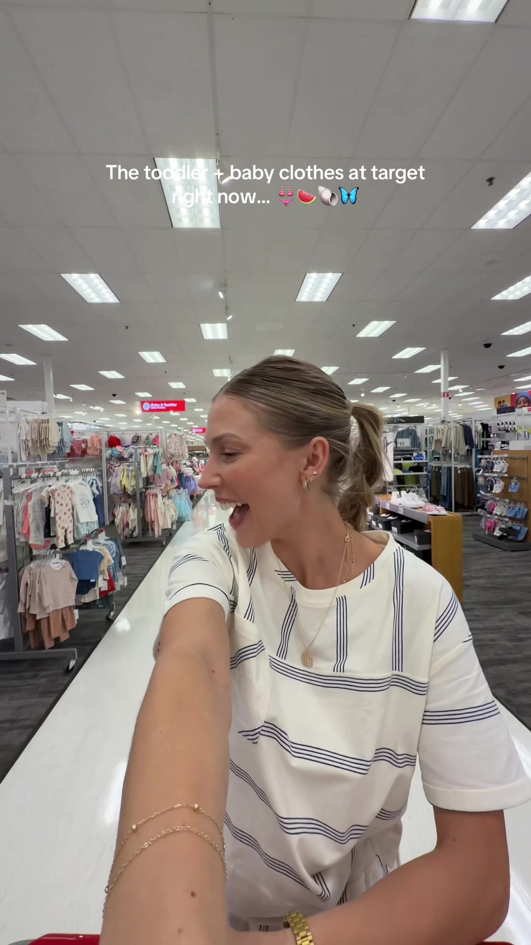@Cheyenne | Mom Outfits