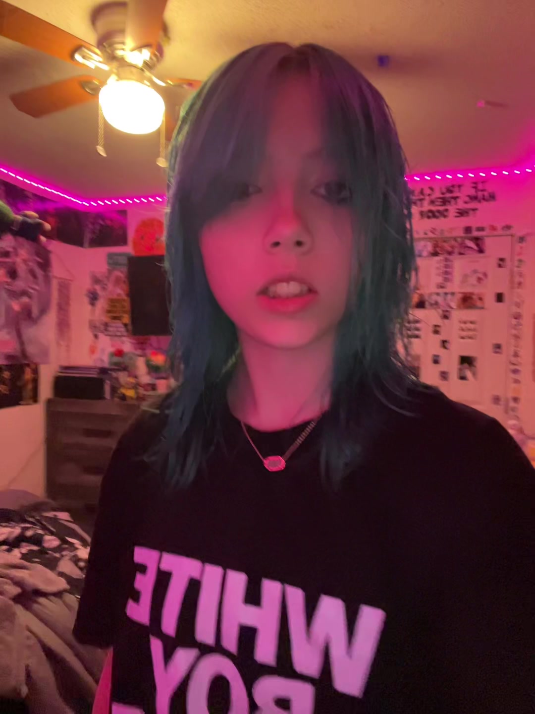 @◞