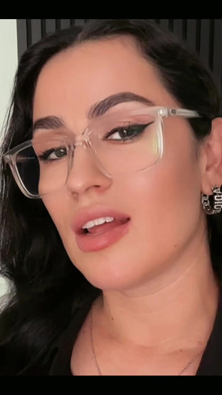 @Claudia 🖤