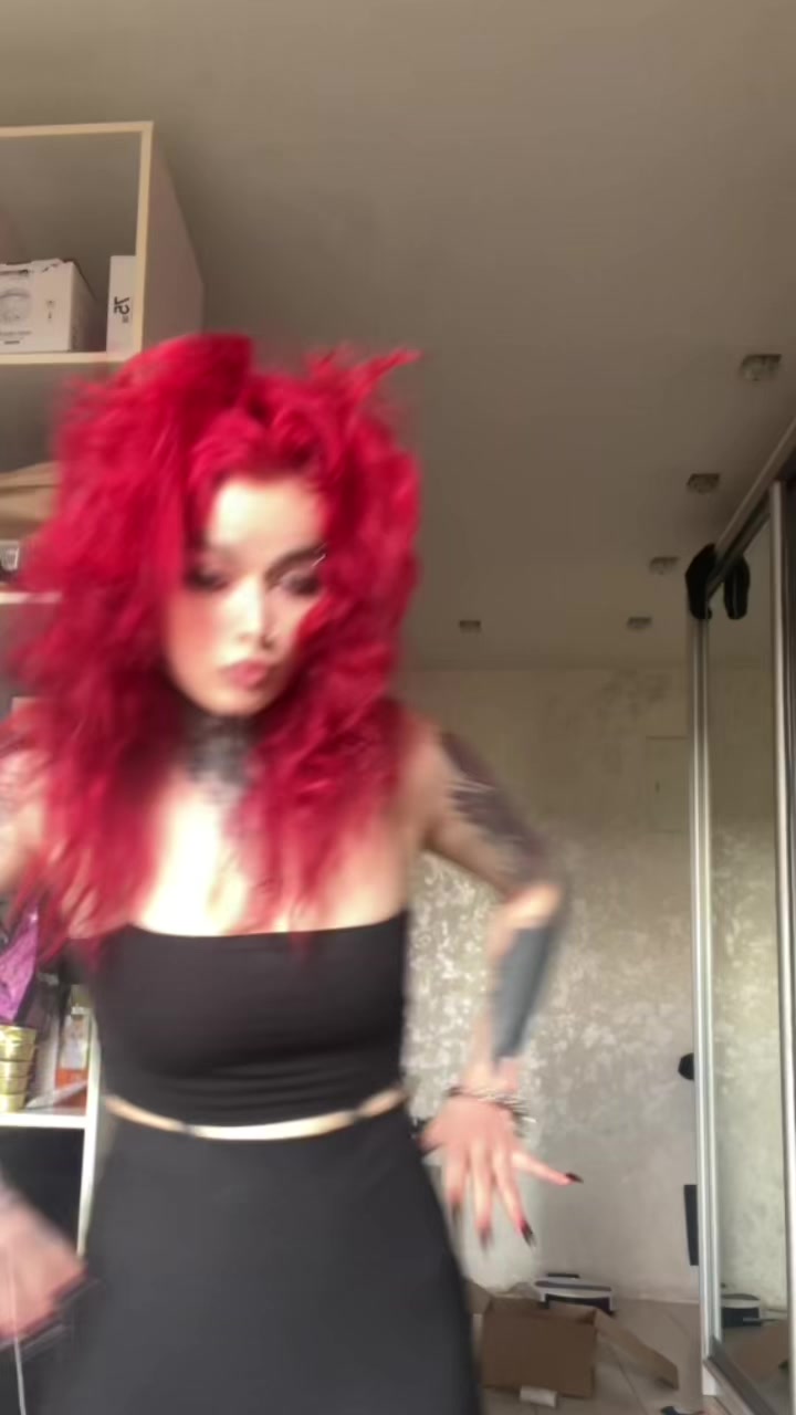 @Tsukini_suka🍅
