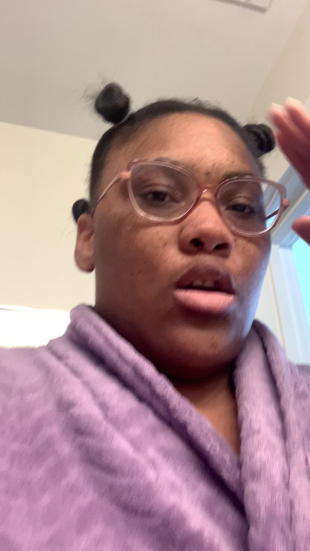 @Queen V33 Cosmetics