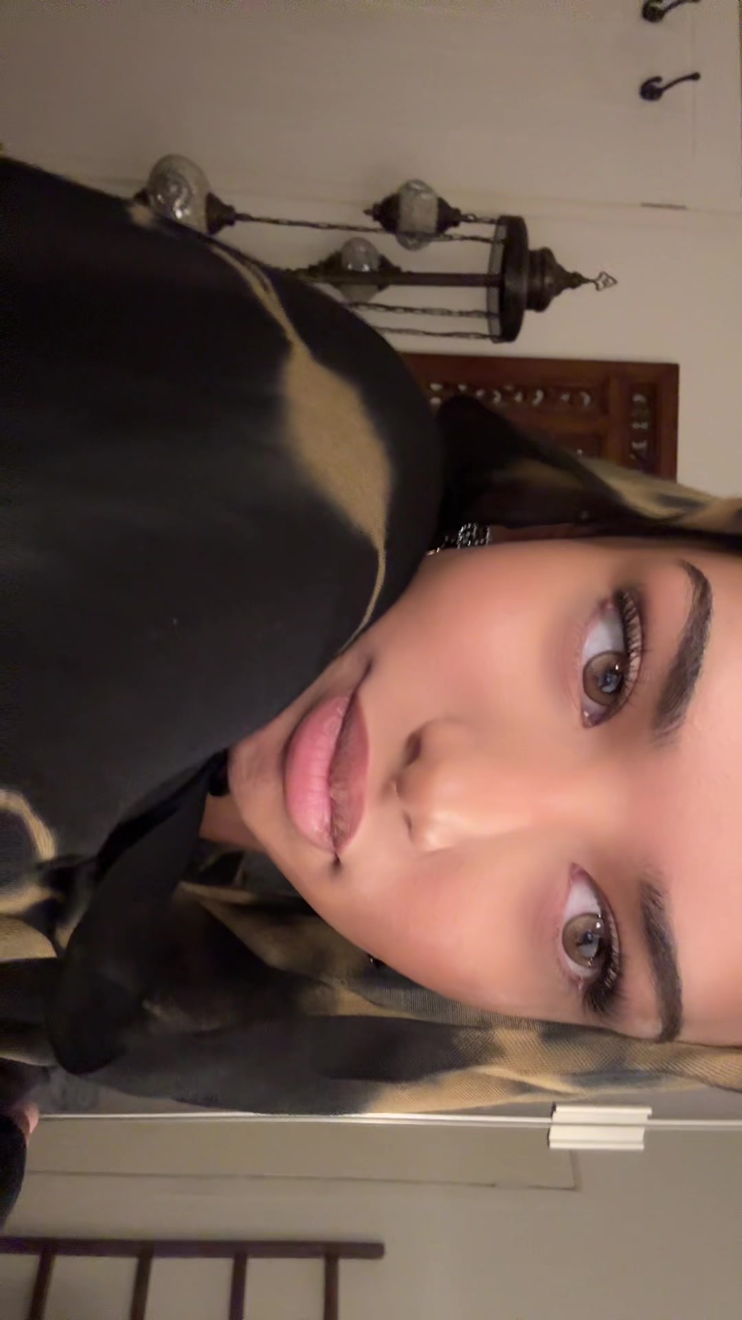 @Lámya