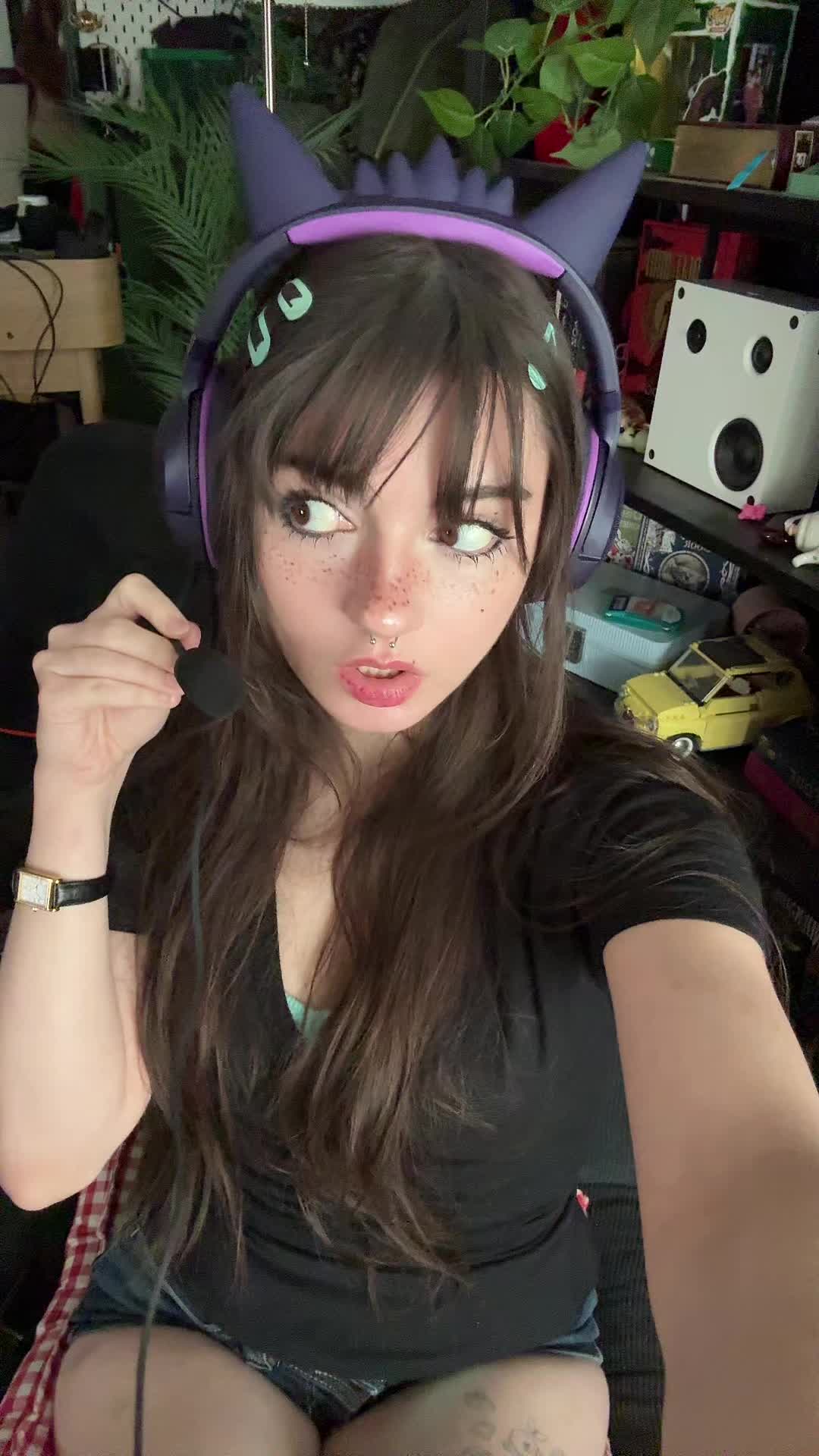 @Lilmochidoll