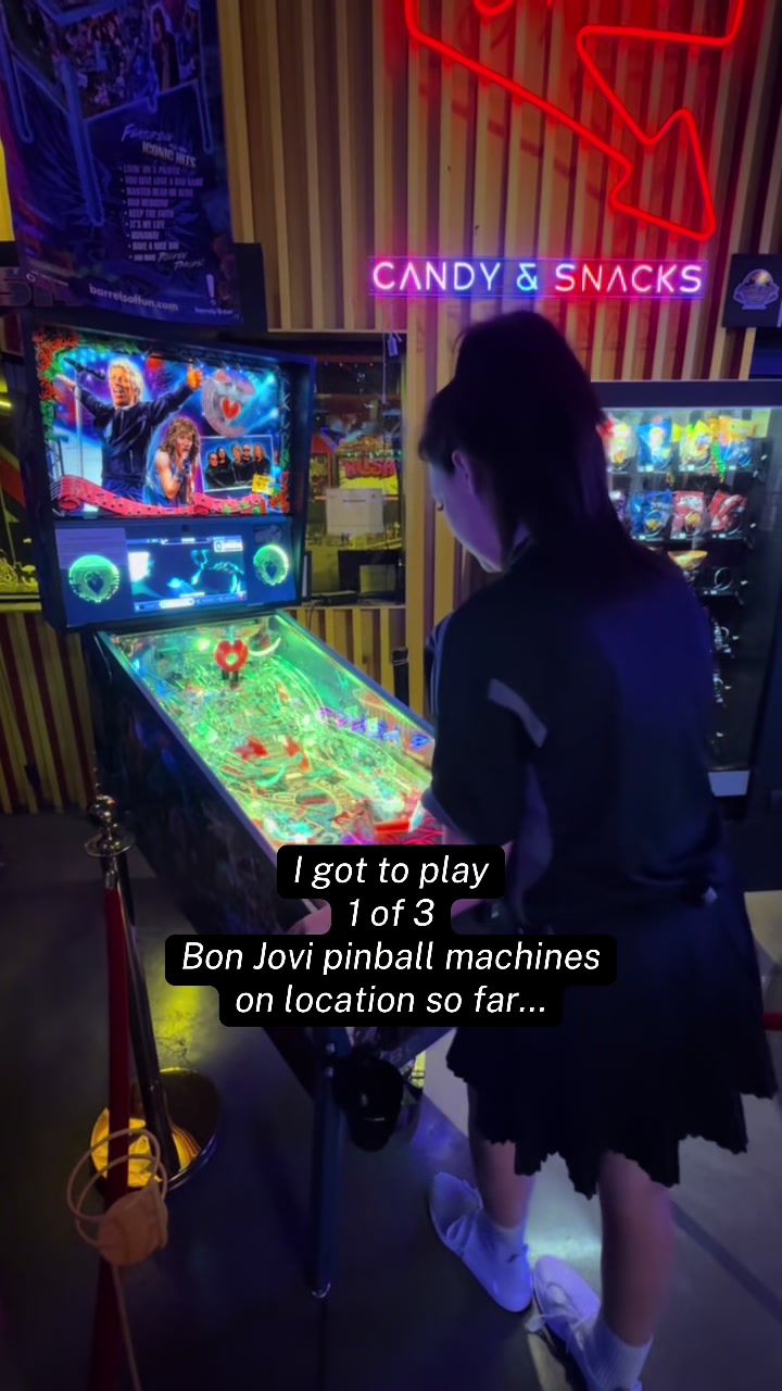 @Mel Plays Pinball