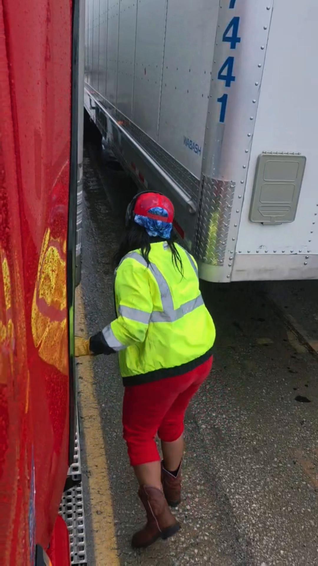 @TruckingWithBabe