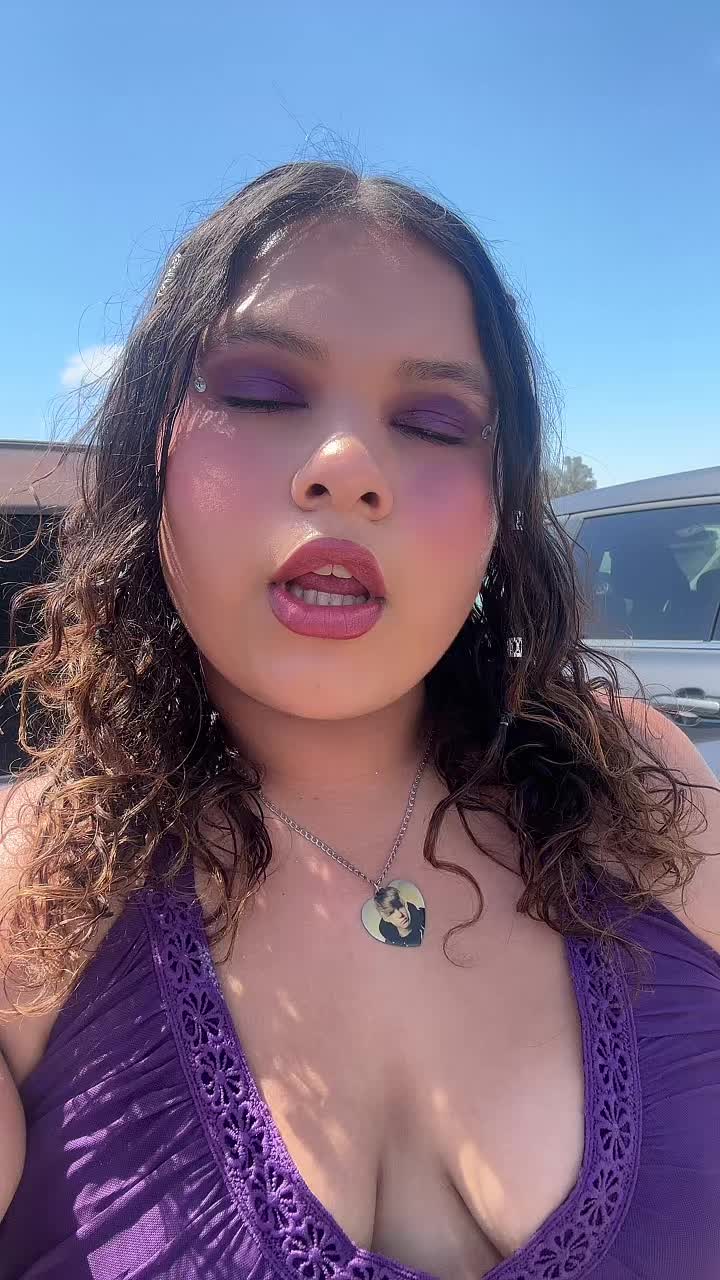 @Bella