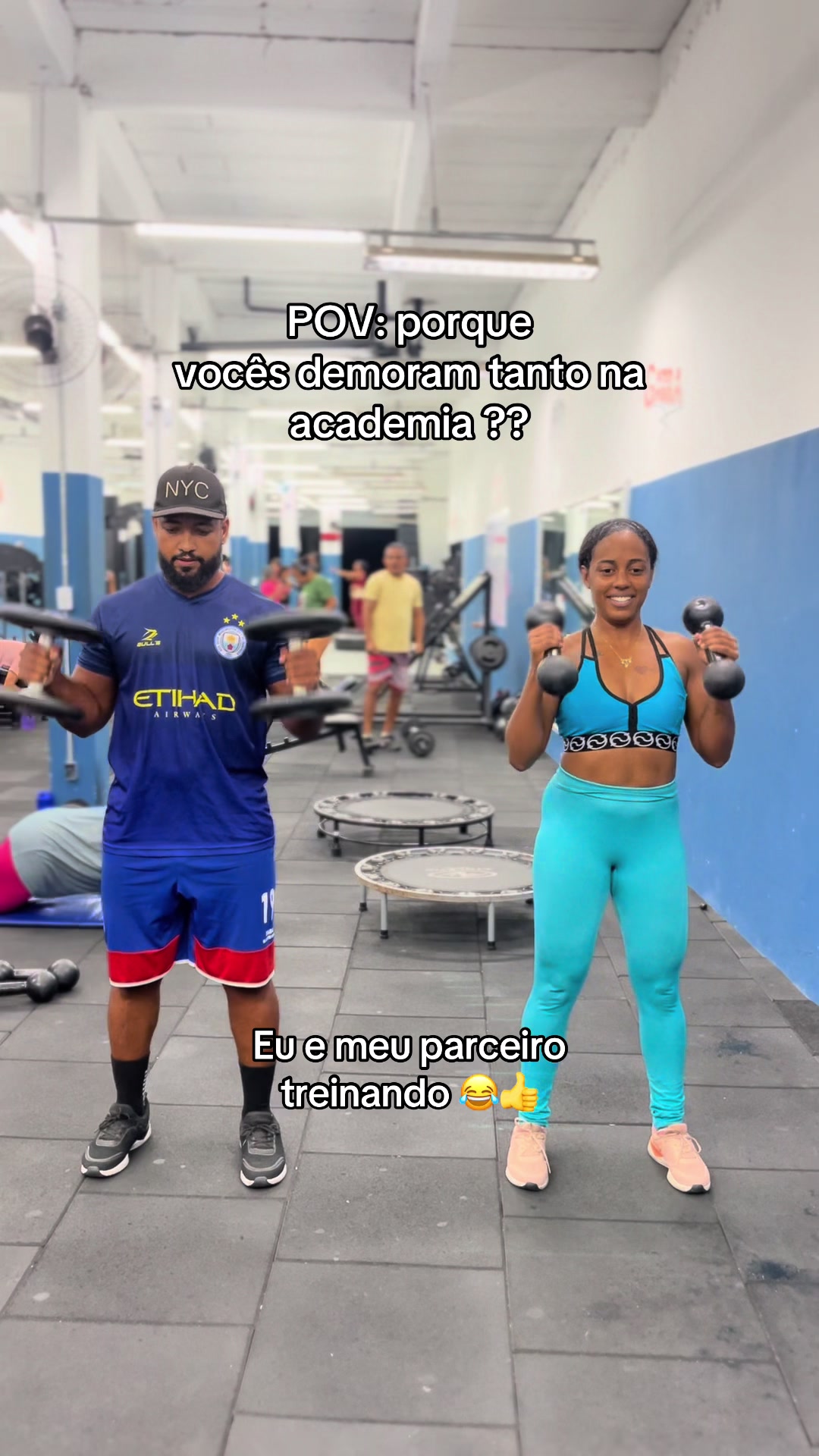 @laricoellho_