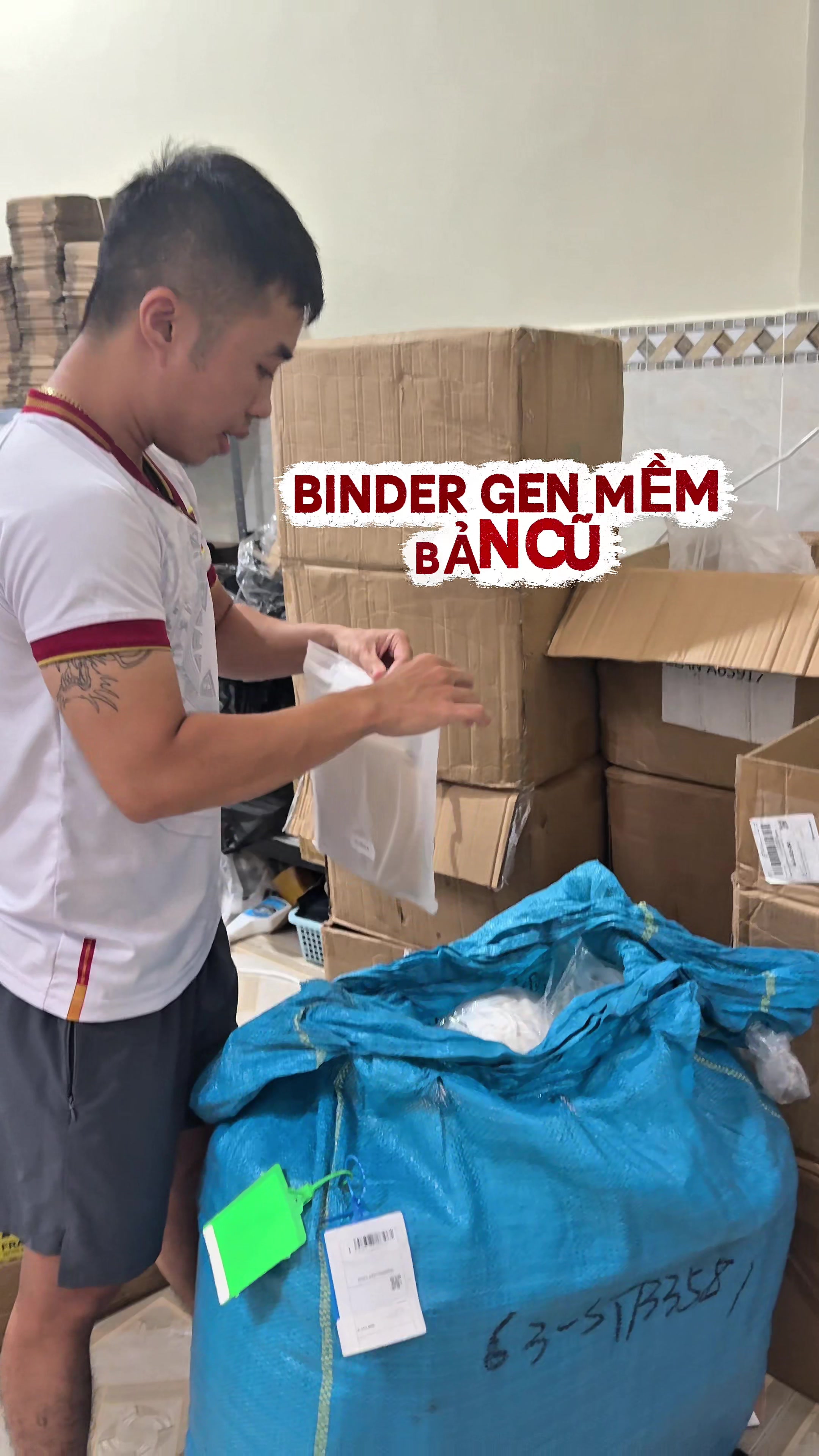 @Kh&aacute;nh &Aacute;o Nịt Tomboy Trans