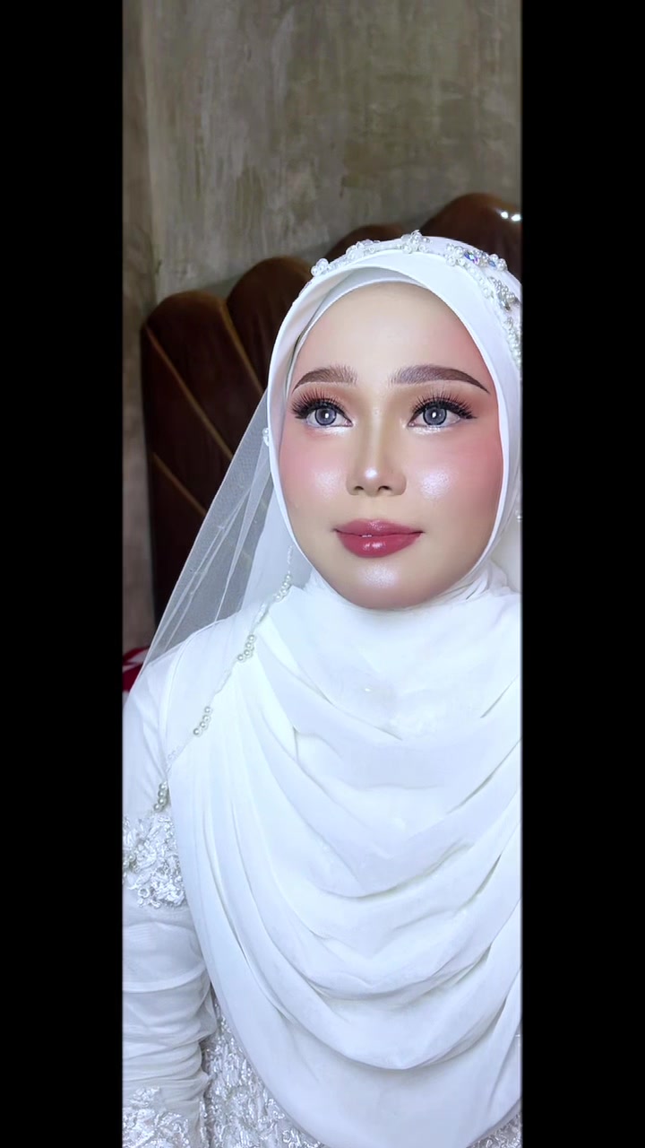 @Anya makeup